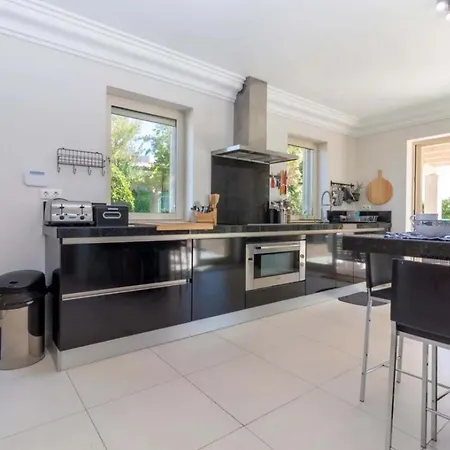 Casa vacanze Large 4 Bedroom With Heated Swimming Pool *