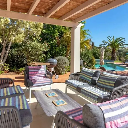 Casa vacanze Large 4 Bedroom With Heated Swimming Pool
