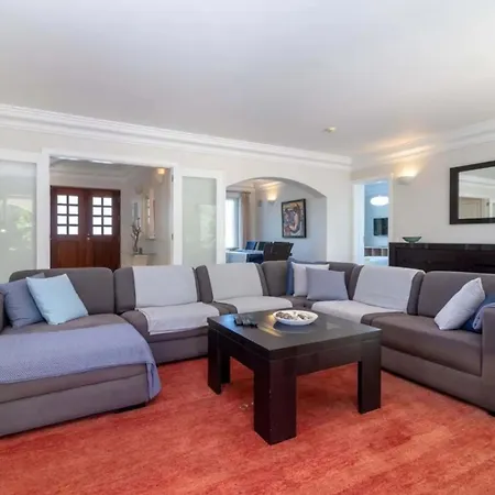 Large 4 Bedroom With Heated Swimming Pool בית נופש