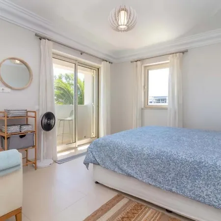 Large 4 Bedroom With Heated Swimming Pool * קארבואירו