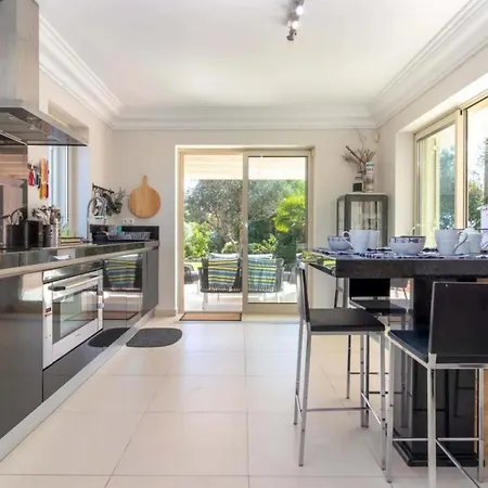 Large 4 Bedroom With Heated Swimming Pool בית נופש *