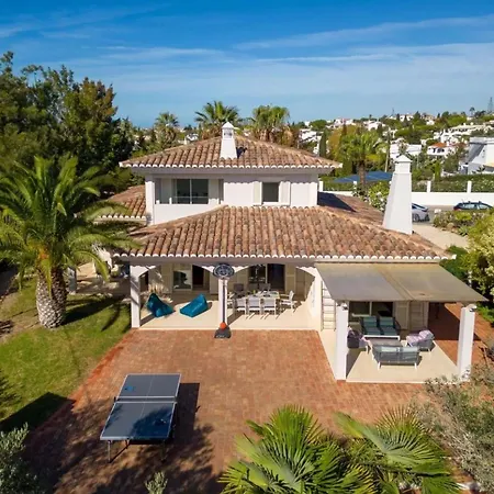 Large 4 Bedroom With Heated Swimming Pool בית נופש *