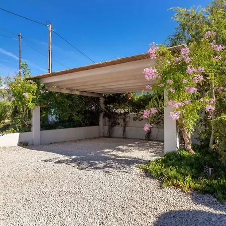 בית נופש Large 4 Bedroom With Heated Swimming Pool קארבואירו